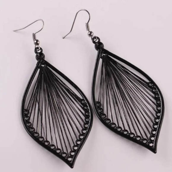 NWOT Bohemian Abstract Leaf Black Alloy String Earrings Lightweight w/ Free Gift - Picture 2 of 3